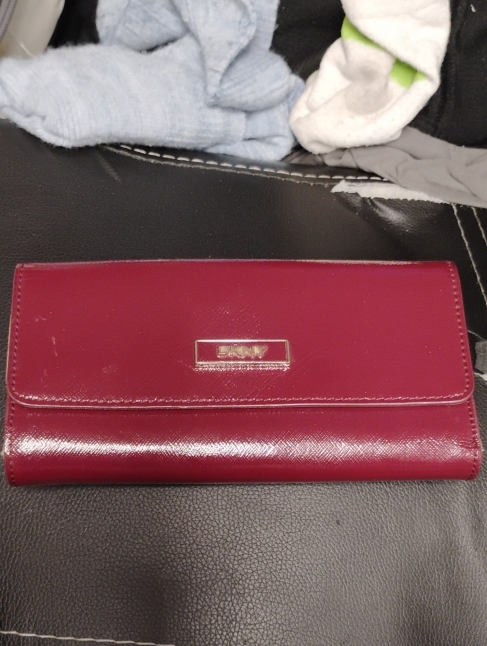 DKNY DEEP BURGUNDY TEXTURED WALLET EXCELLENT CONDITION
